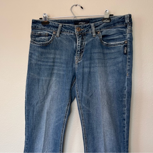 Silver Jeans Suki Straight Leg Mid Rise Jeans | 32/32 - Picture 5 of 11